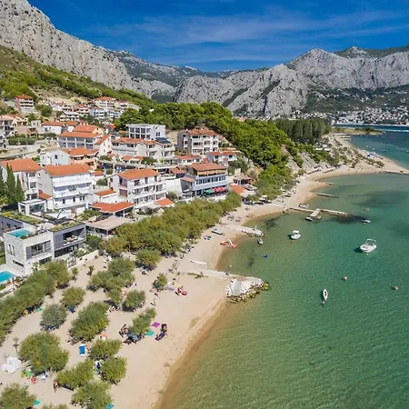 Antura * Split